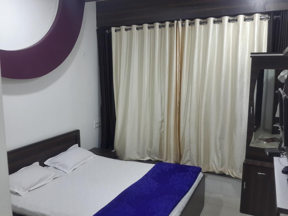 Hotel Holiday Era Opposite Railway Station أورانغاباد المظهر الخارجي الصورة