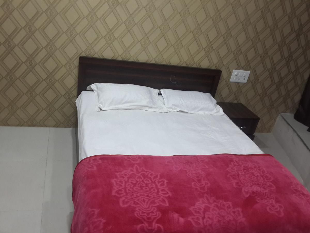 Hotel Holiday Era Opposite Railway Station أورانغاباد المظهر الخارجي الصورة