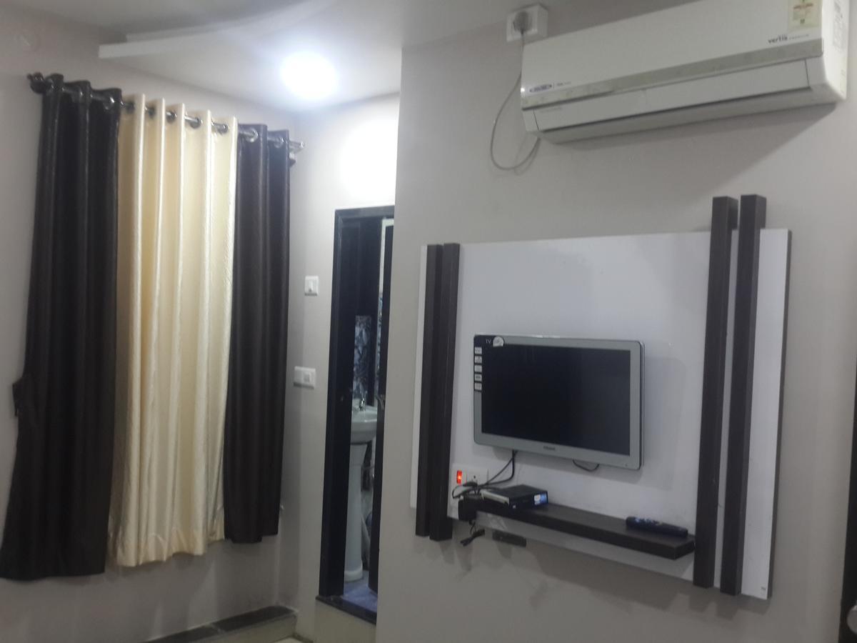 Hotel Holiday Era Opposite Railway Station أورانغاباد المظهر الخارجي الصورة