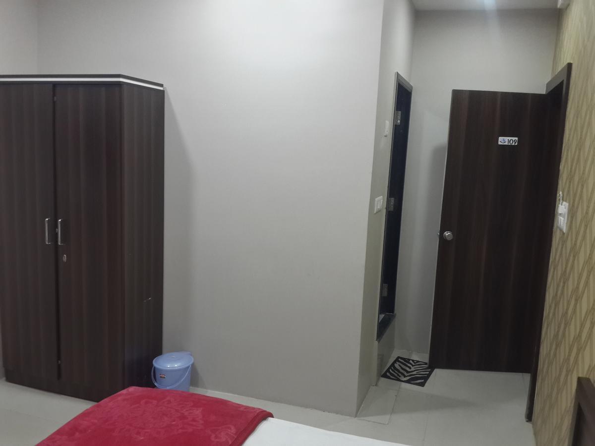 Hotel Holiday Era Opposite Railway Station أورانغاباد المظهر الخارجي الصورة