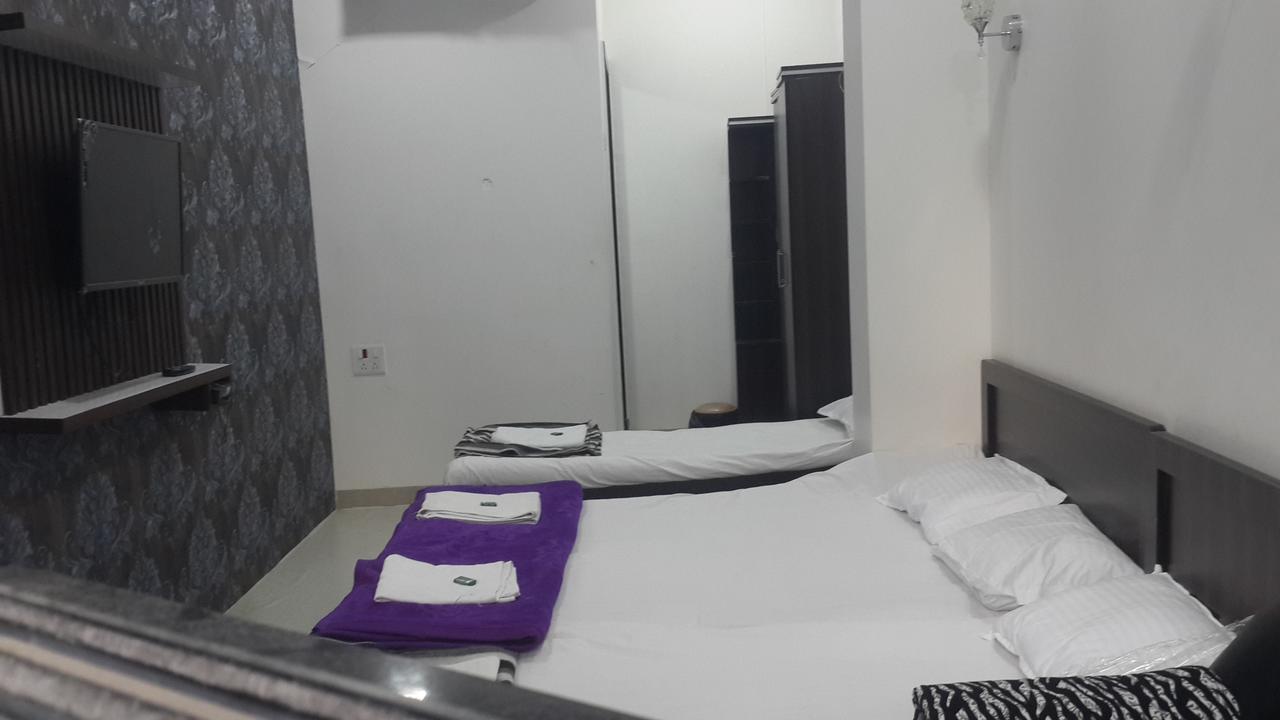 Hotel Holiday Era Opposite Railway Station أورانغاباد المظهر الخارجي الصورة