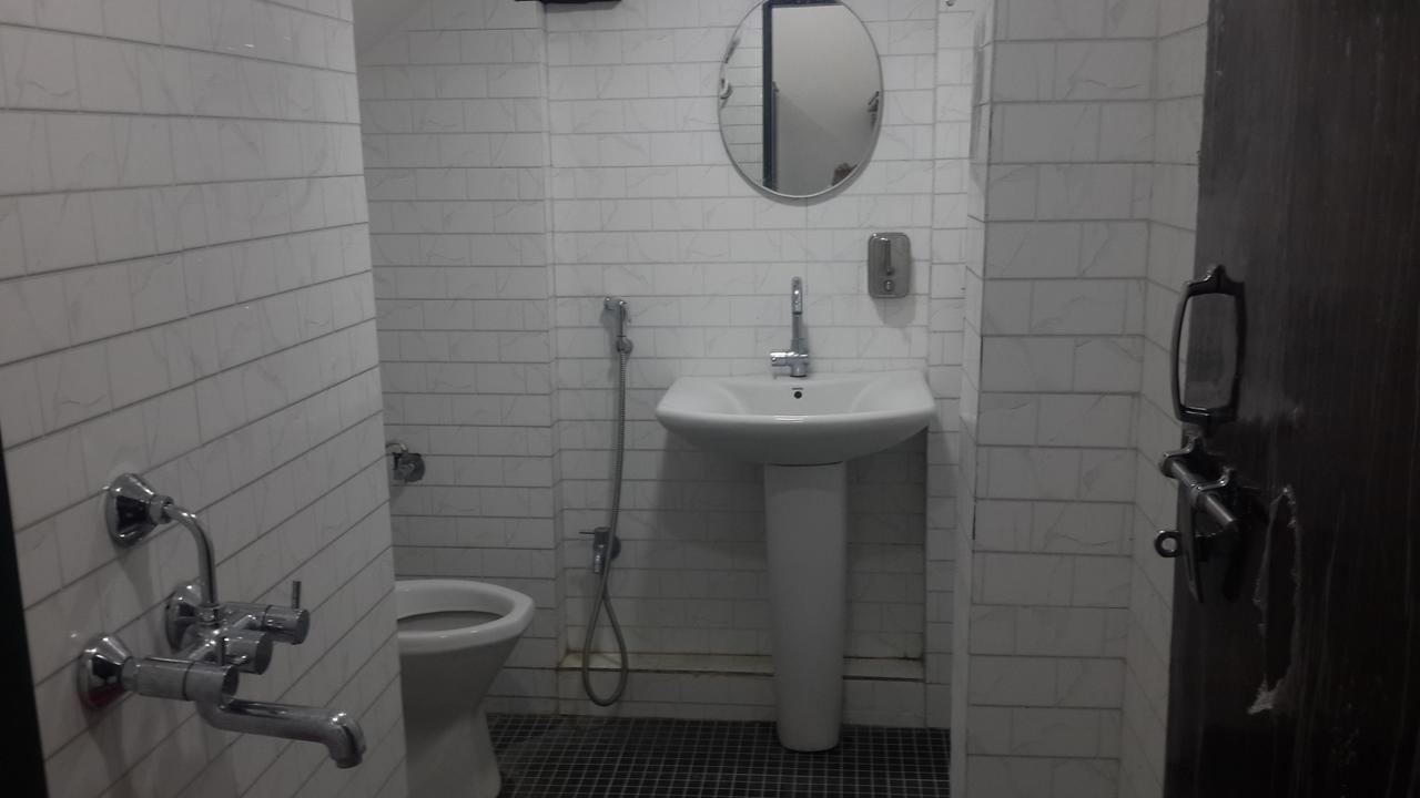 Hotel Holiday Era Opposite Railway Station أورانغاباد المظهر الخارجي الصورة